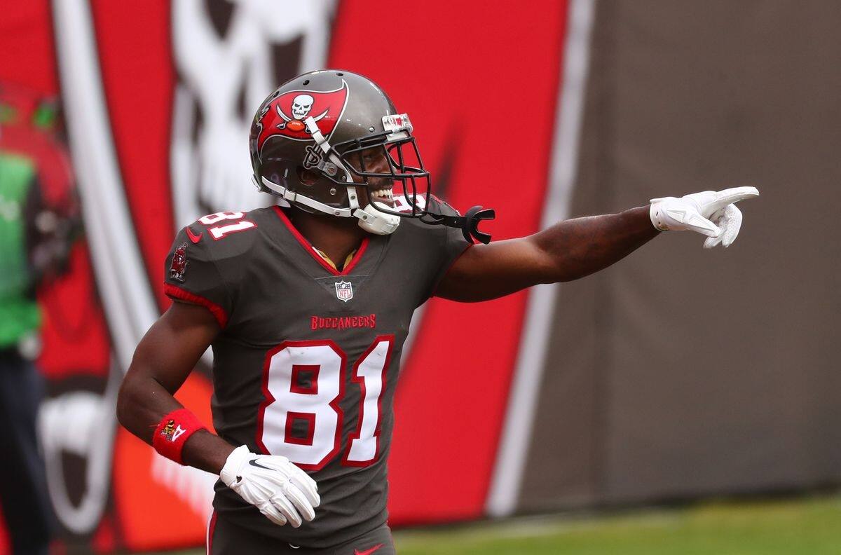 Receptor campeón de la NFL podría ser suspendido de por vida