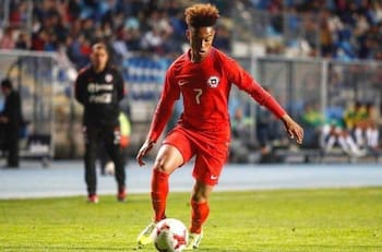 Se formó en Universidad Católica, partió con 18 años a Norteamérica y ahora jugará en Brasil