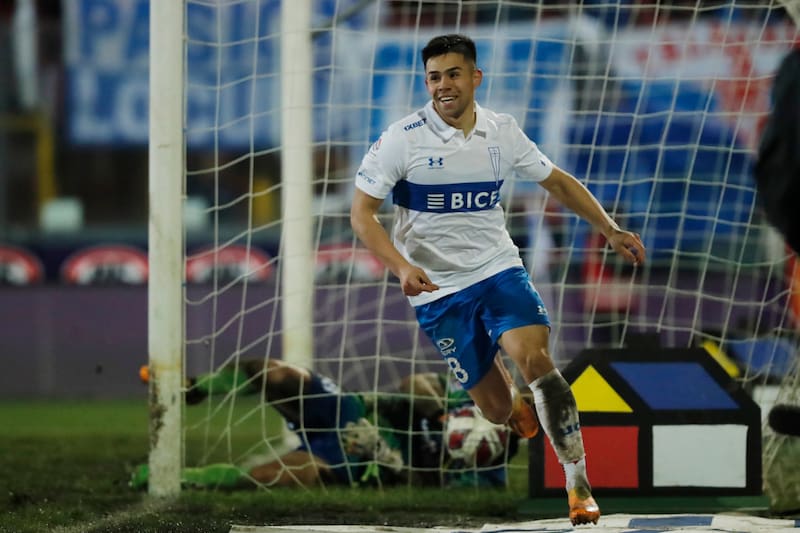Alexander Aravena celebrando un gol. (Foto: Agencia Aton)