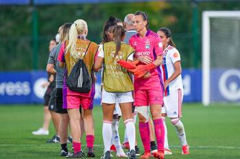 Christiane Endler no se complicó en la goleada del Olympique de Lyon ante Dijon