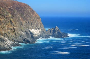 Este increíble acantilado no está en Europa: queda a una hora y media de Santiago y es la vista ideal para el verano