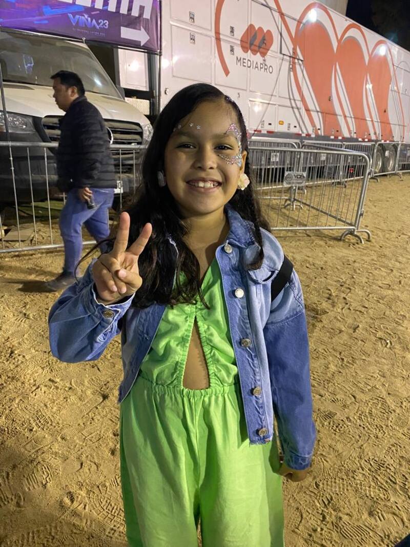 Los fanáticos llegaron a colmar la Quinta Vergara / Liana Vega y Fernanda Vielma