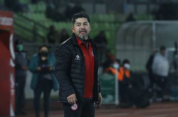 La insólita respuesta que dieron en Unión San Felipe para explicar la salida de su DT en medio de la lucha por el ascenso