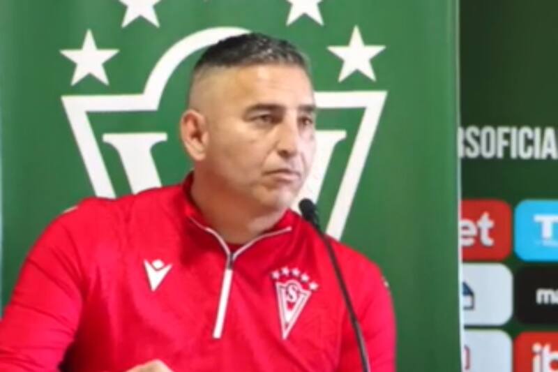 en su primera conferencia de prensa como DT de Santiago Wanderers.