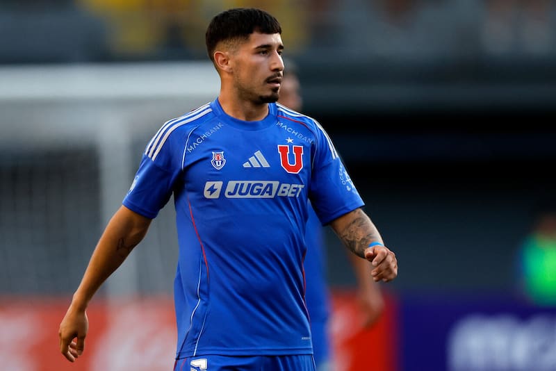 El defensa no fue considerado por Gustavo Álvarez para el partido contra Everton. Foto: Aton.