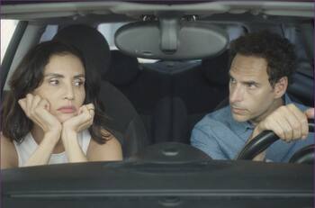 "También es un peligro": Leonor Varela y su esposo, Lucas Akoskin, revelan los desafíos al trabajar juntos en la nueva película, "Miénteme"