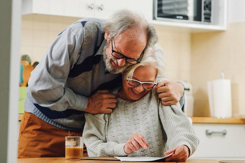 Este beneficio del Estado se entrega en mitades iguales para cada cónyuge. (Créditos: Pexels).