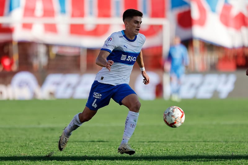 Deja la UC y parte al fútbol argentino. Foto: Aton.