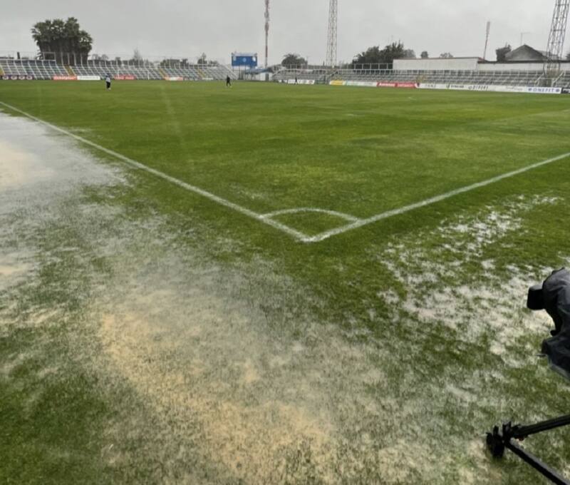 La cancha del Joaquín Muñoz por la lluvia. Crédito: Primera B Chile.