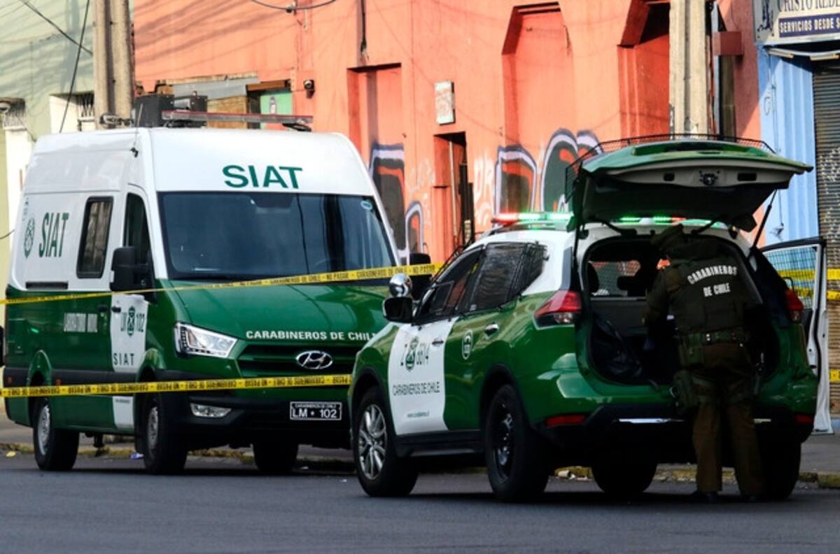 Personal de Carabineros investiga dos macabros homicidios ocurridos en Santiago centro