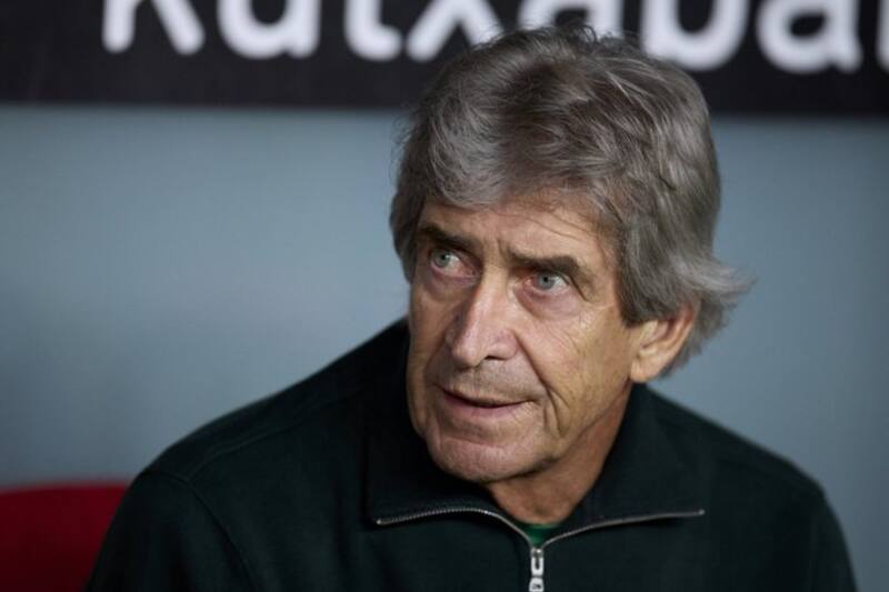 El entrenador chileno recibió el cariño de los hinchas de Betis por su cumpleaños.
Créditos: Betis