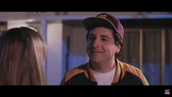 “Nos tiramos tallas a nosotros mismos”: Sebastián Badilla interpreta una versión de sí mismo en “Eternamente Adolescente”, su nueva película