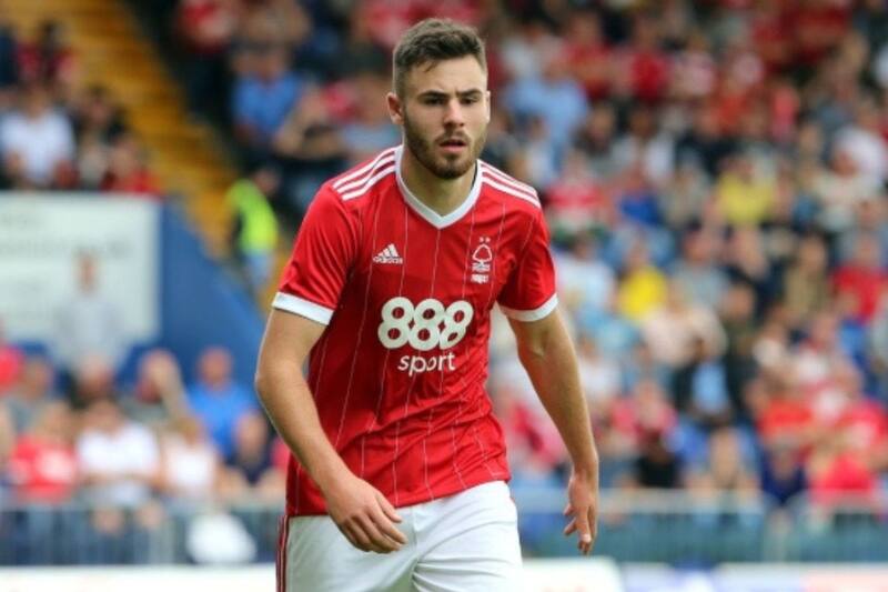 debutó con el Nottingham Forest