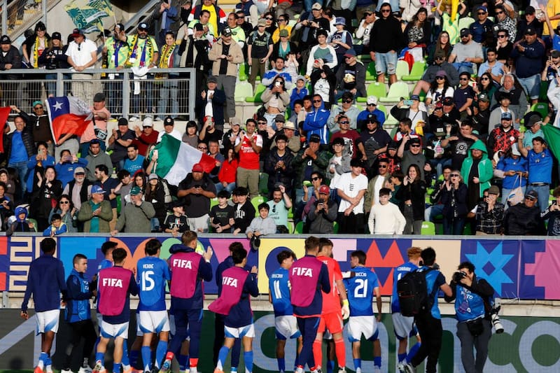 El público ha respondido a los partidos del Grupo D en el Elías Figueroa Brander. Foto: Agencia Aton.