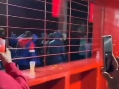 En plena tribuna de la U: muestran nuevos detalles de la violencia en cancha de Independiente