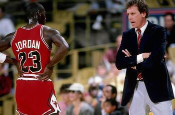 Ex entrenador de Michael Jordan nominado a Salón de la Fama