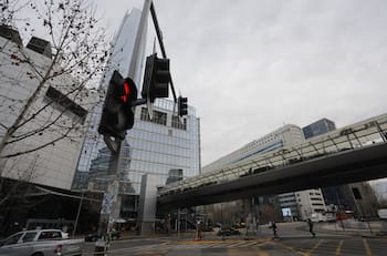 Impactante: Mujer se quitó la vida lanzándose desde el cuarto piso al interior del Mall Costanera Center