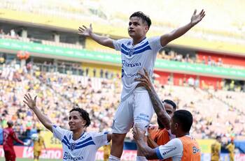 Tremenda farra de Wanderers: llegó como apuesta, casi no jugó y ahora es el máximo goleador en Brasil