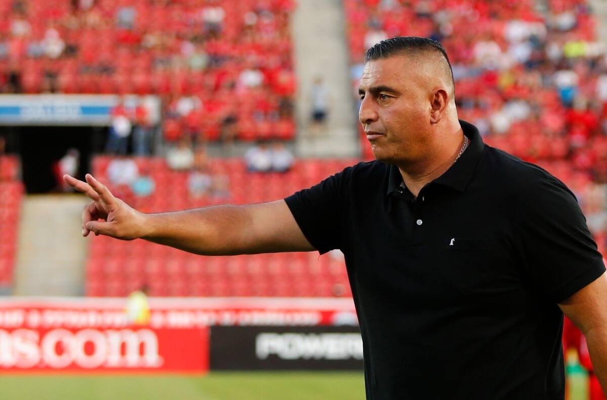 DT de Ñublense y duelo ante la UC: "Nuestra cancha es un desastre, una vergüenza"