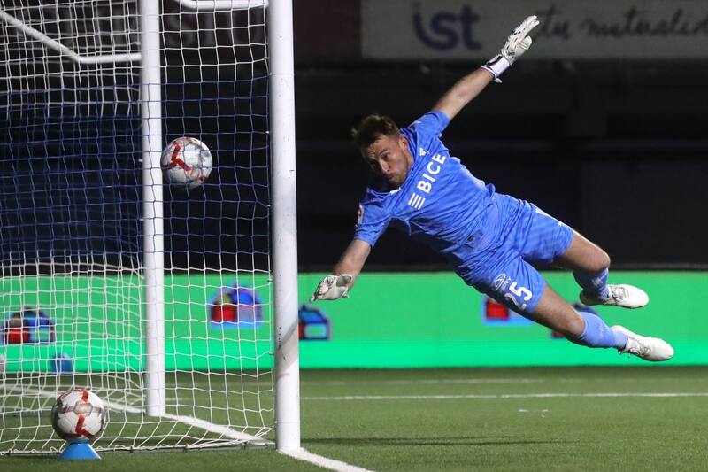 Sebastián Pérez terminó 2024 como el arquero titular de la UC. Foto: Agencia Aton.