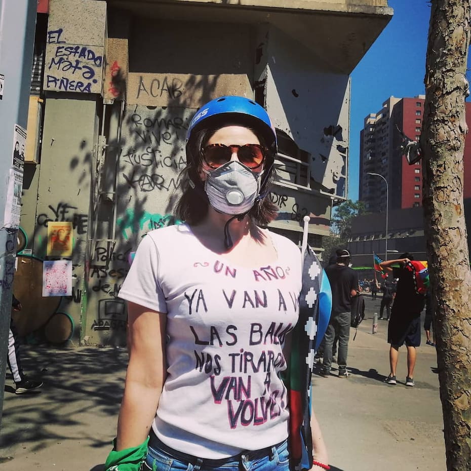 María Paz Grandjean protestando en el Estallido Social