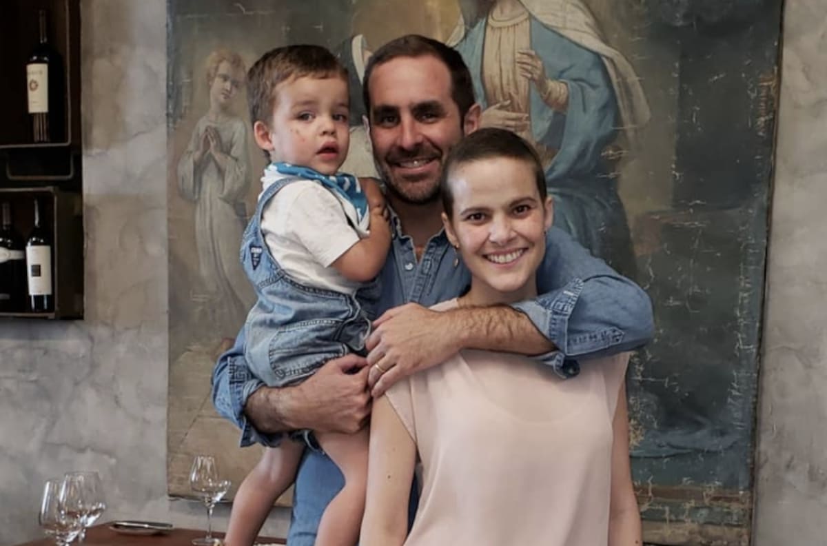 Cristián Arriagada muestra lo grande que está Pedro milagros, su hijo junto a Javiera Suárez