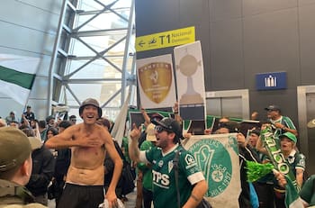 VIDEO | Hinchas de Santiago Wanderers llegaron al aeropuerto para recibir a los campeones de Libertadores