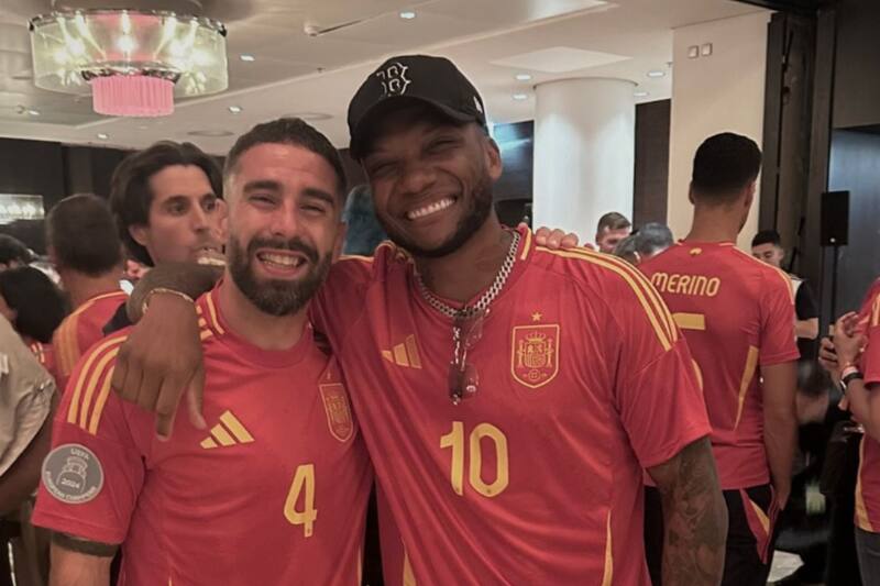 Junior Fernandes se fotografió con Dani Carvajal.