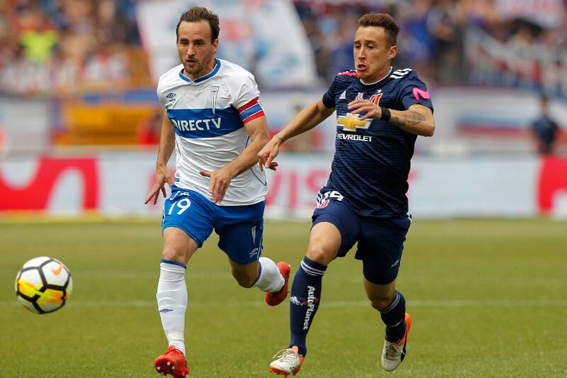 Francisco Arancibia en el Clásico Universitario con la UC.