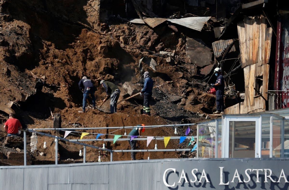 Mujer desaparecida tras incendio en Valparaíso: GOPE y Labocar se suman a la intensa búsqueda
