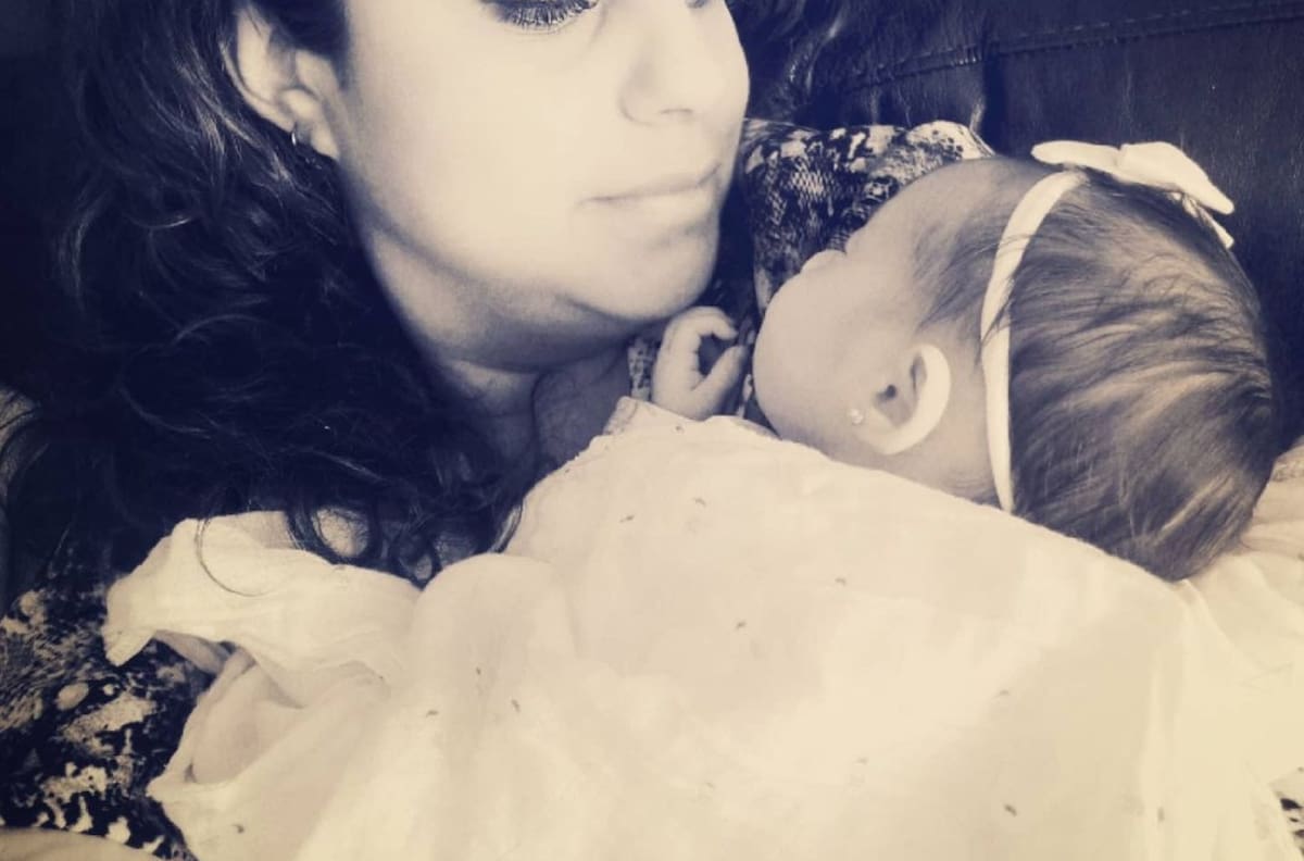"Un mes que llegaras a nuestra vida": Carolina Cárcamo, notera de "Mucho Gusto", celebró su periodo como madre