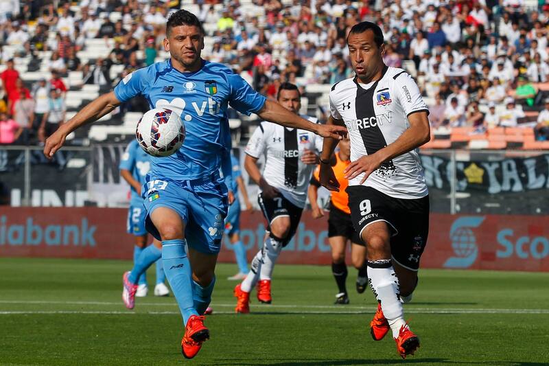 jugando con O'Higgins ante Colo Colo en 2015. Foto: Aton
