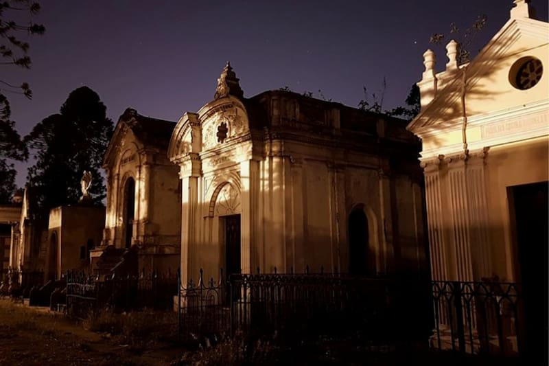 Tour nocturno en Cementerio General.