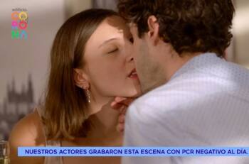 Julián y Catalina se besaron y "Edificio Corona" dejó un particular mensaje en la escena