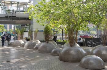 Drástico cambio: Así quedaron las polémicas esferas del Costanera Center tras intervención