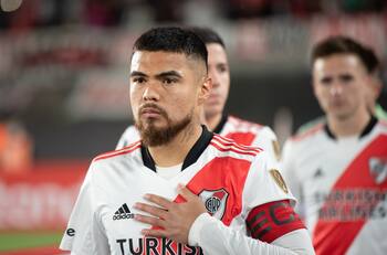 "Falta el mejor defensa": Hinchas de River Plate extrañaron a Paulo Díaz en la goleada ante Unión