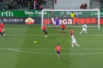 VIDEO | ¡En qué estuvo! La gran chance que erró Lucas Cepeda en Elche