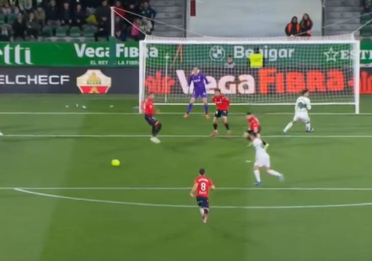 VIDEO | ¡En qué estuvo! La gran chance que erró Lucas Cepeda en Elche