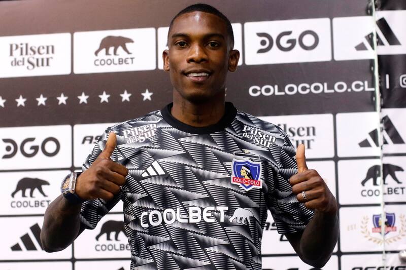 El delantero de 30 años quiere permanecer más de un año en Colo Colo