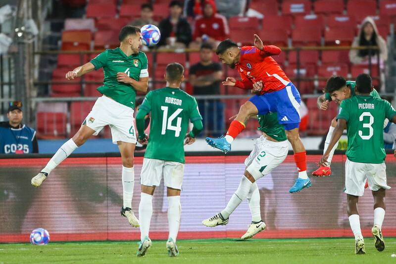 ante Bolivia en el Estadio Nacional.
