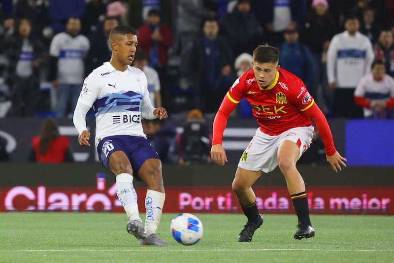 Jhojan Valencia está a detalles de renovar en Universidad Católica. Foto: Agencia Aton.