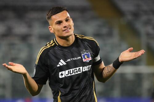 celebrando en Colo Colo. Foto: Aton.