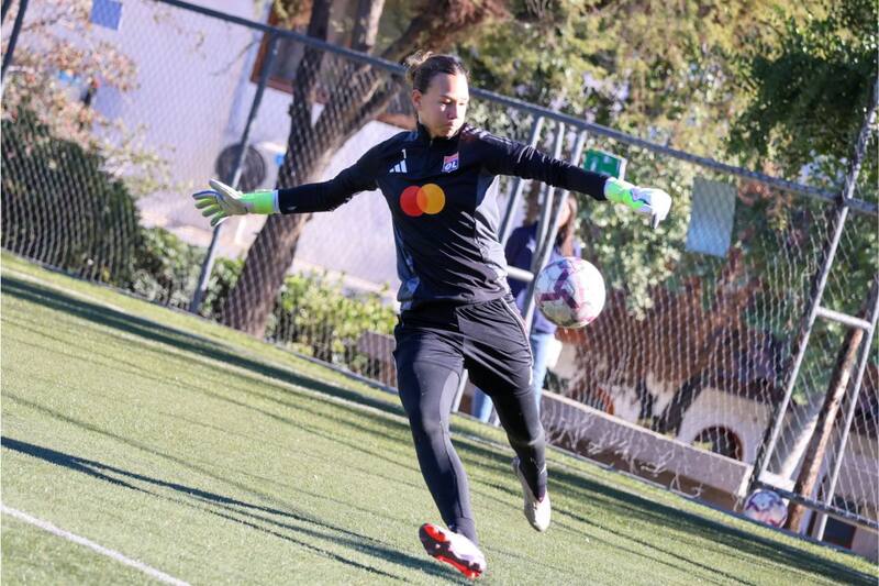 entrenó este viernes en San Carlos de Apoquindo. Foto: @Cruzados