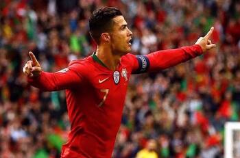 Cristiano Ronaldo se despachó un golazo de factura ante Luxemburgo