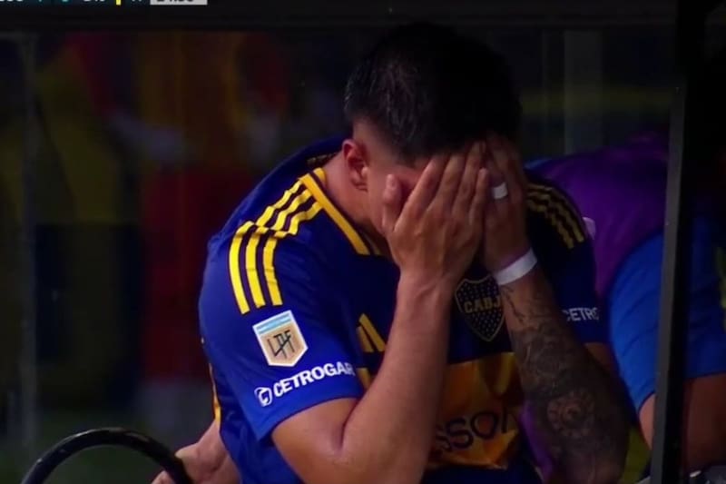 salió llorando y en camilla.