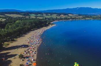 Madre y su hijo de seis años mueren al interior de vehículo que cayó al lago Futrono