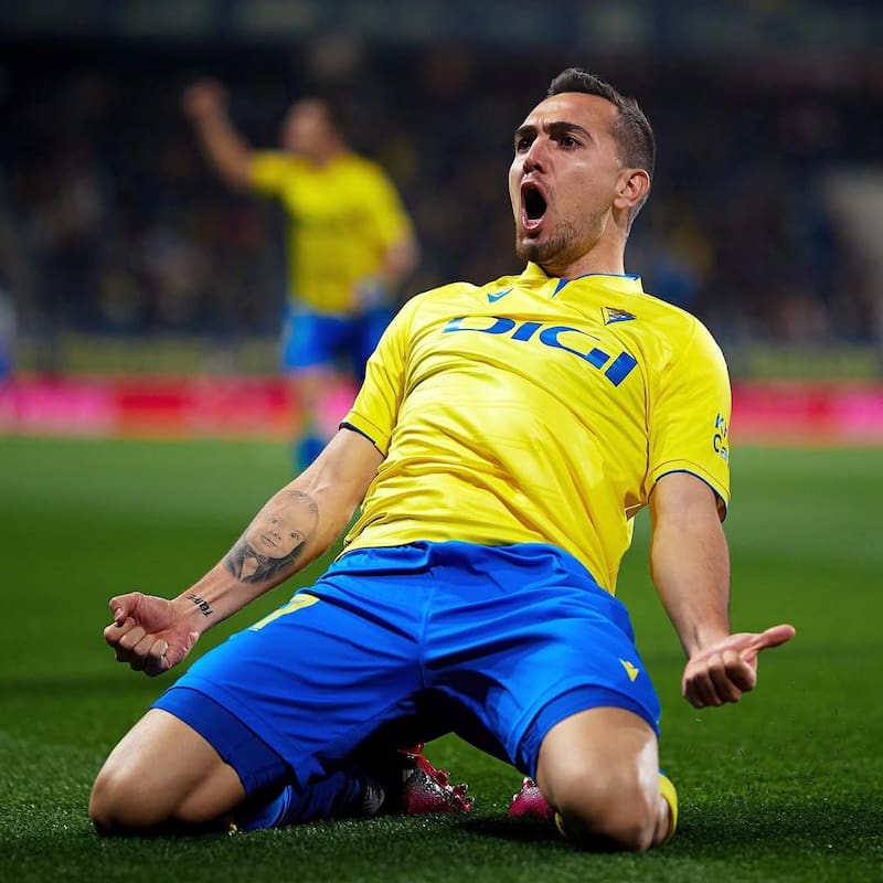 Se refuerza con el argentino Gonzalo Escalante.