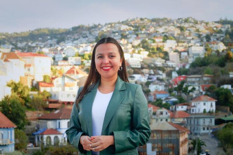 Camila Nieto es nacida y criada en Valparaíso, ciudad donde se convirtió en la primera alcaldesa electa.
