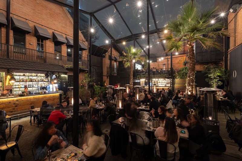 Las ofertas para salir a disfrutar después del trabajo en la capital son variadas.