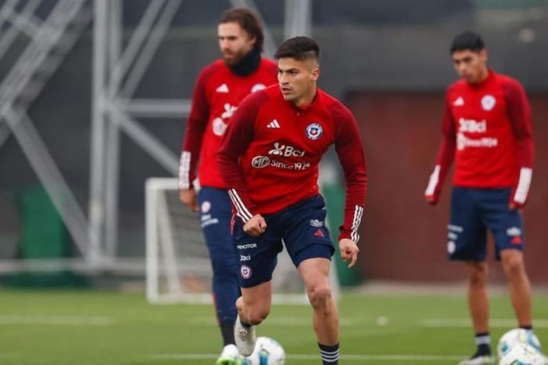 se va al fútbol ruso. Firmó por tres años en el Krylia Sovetov, cuadro en que estuvo durante seis temporadas el ex arquero Eduardo Lobos. Foto: Comunicaciones/FFCh.